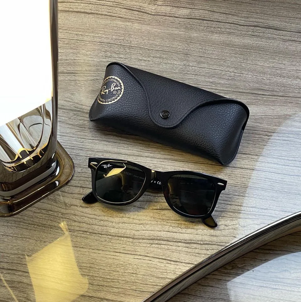 Ray-Ban Wayfarer sunglasses 2